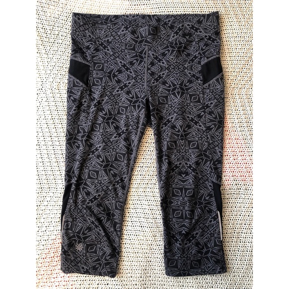 Athleta Pants - Athleta tribal print cropped leggings sz S